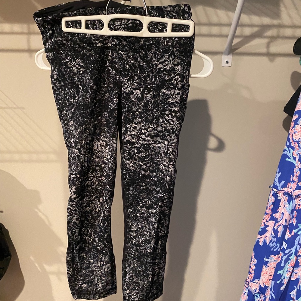 Lululemon running crops